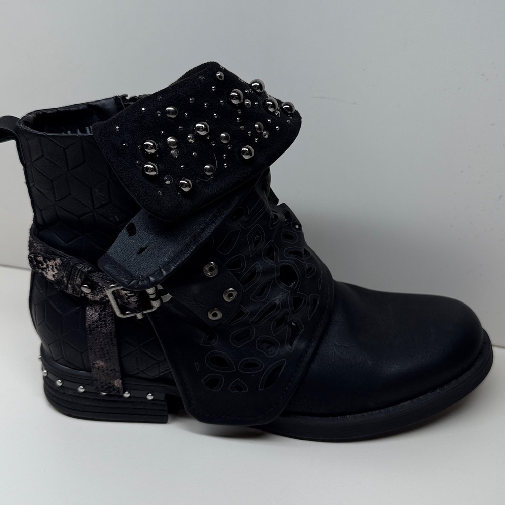 Lala Ikai woman’s Studded Motorcycle - Combat - Ankle boots  size EUR 40 / sz 10 - Picture 2 of 13